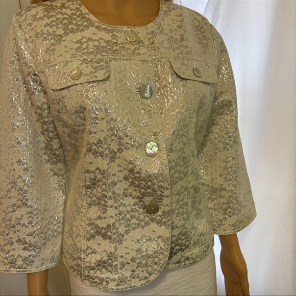 New Without Tags White Blouse With Iridescent Buttons by Ruby Red Size 10 - Picture 1 of 10